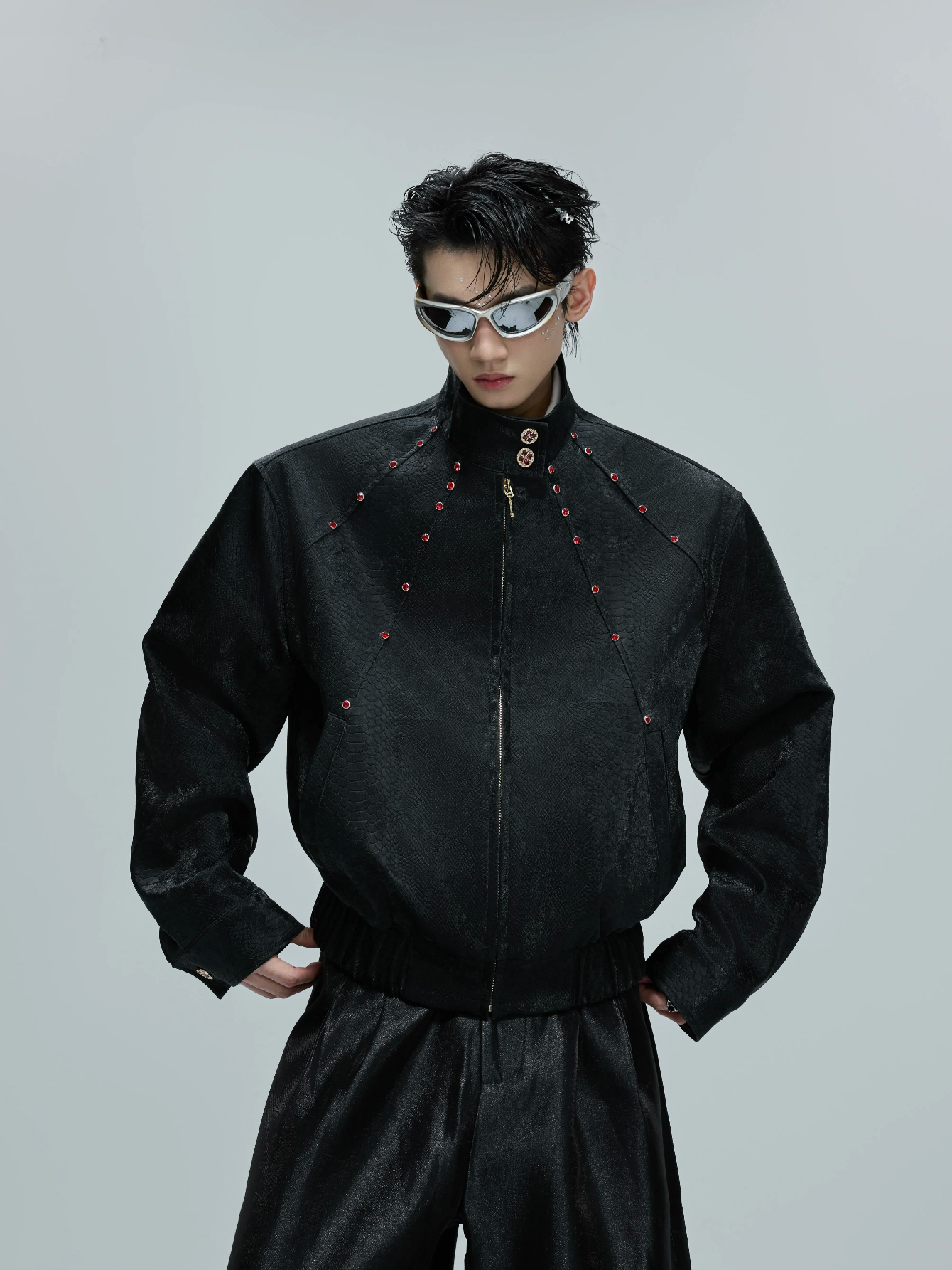 Niche style blood python texture leather jacket with gem embellishment stand collar shortjacketoutwear autumn