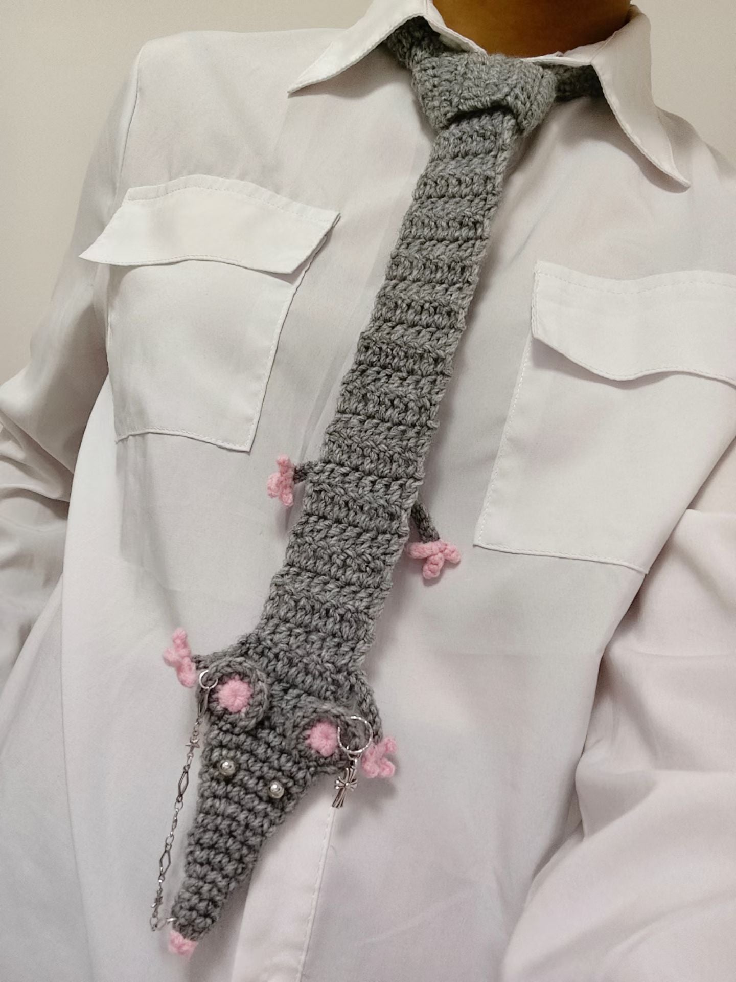 Punk-style gray rat tie (metal embellishment)