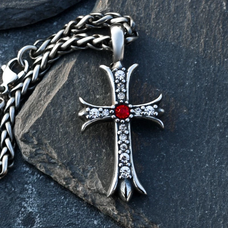 Diamond-encrusted cross necklace, stylish and trendy titanium steel pendant, versatile to pair with anything