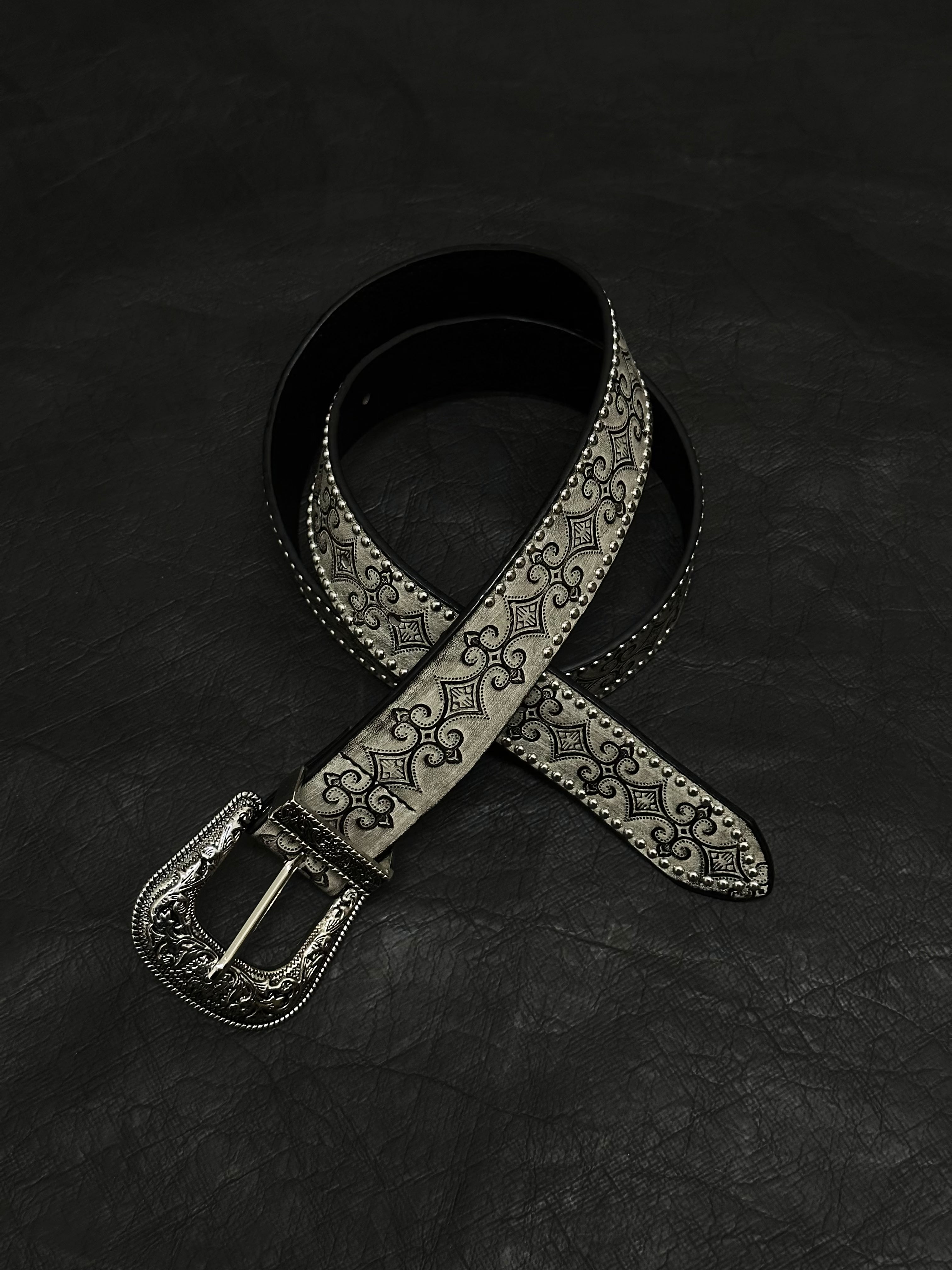 Niche style design totem rivet embossed belt casualy2k style men's and women's belt