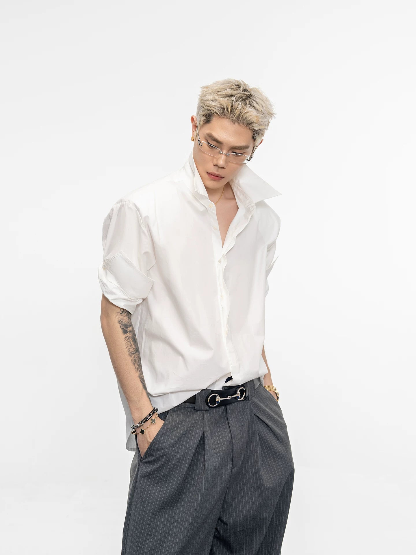 Roll-up sleeve structured short-sleeve shirt - versatile summer top for men, loose fit, commute-friendly, with shoulder pads sinclub9051