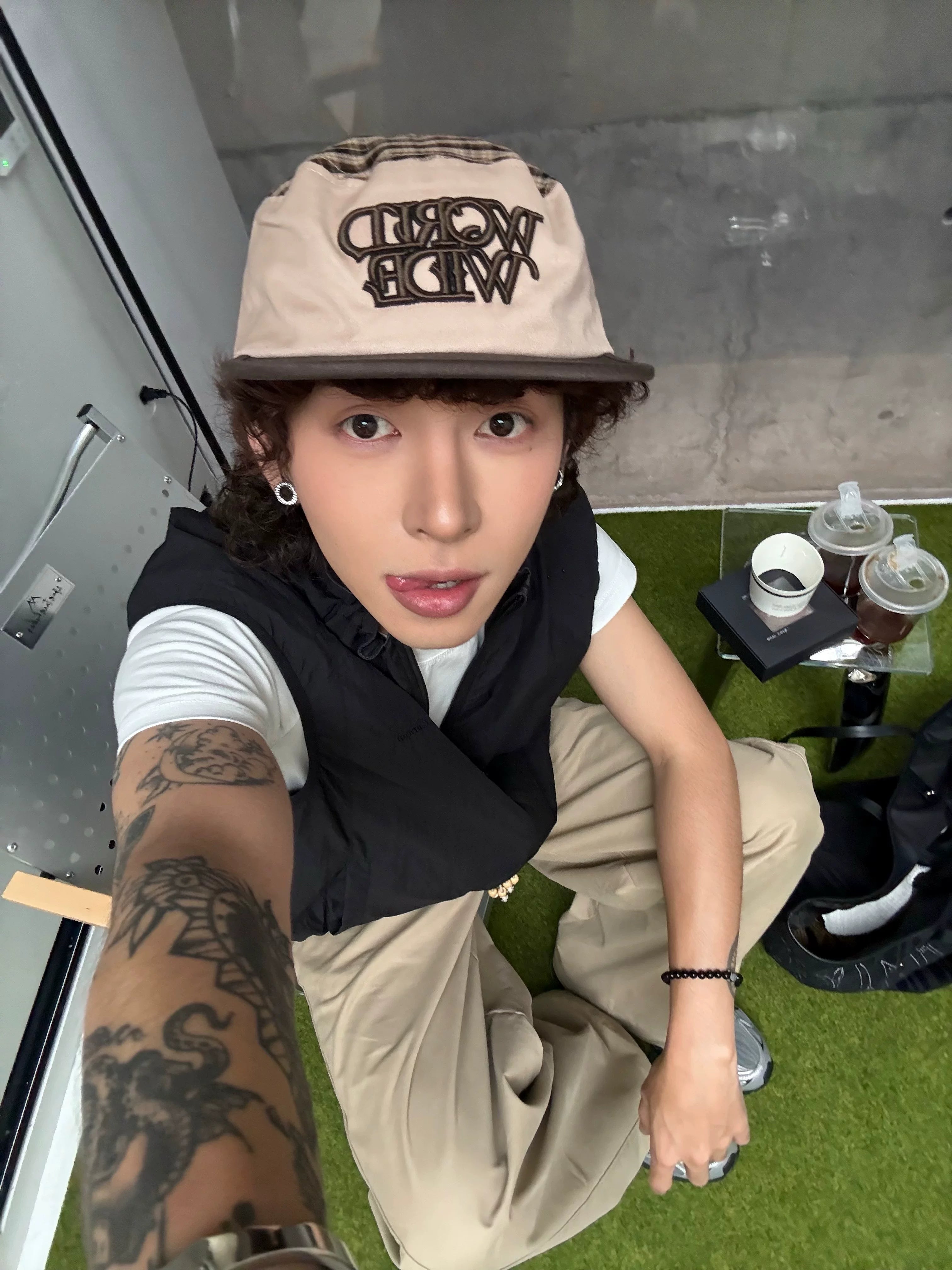 Retro niche plaid flat top hat color matching casual letter flat brim baseball cap tide