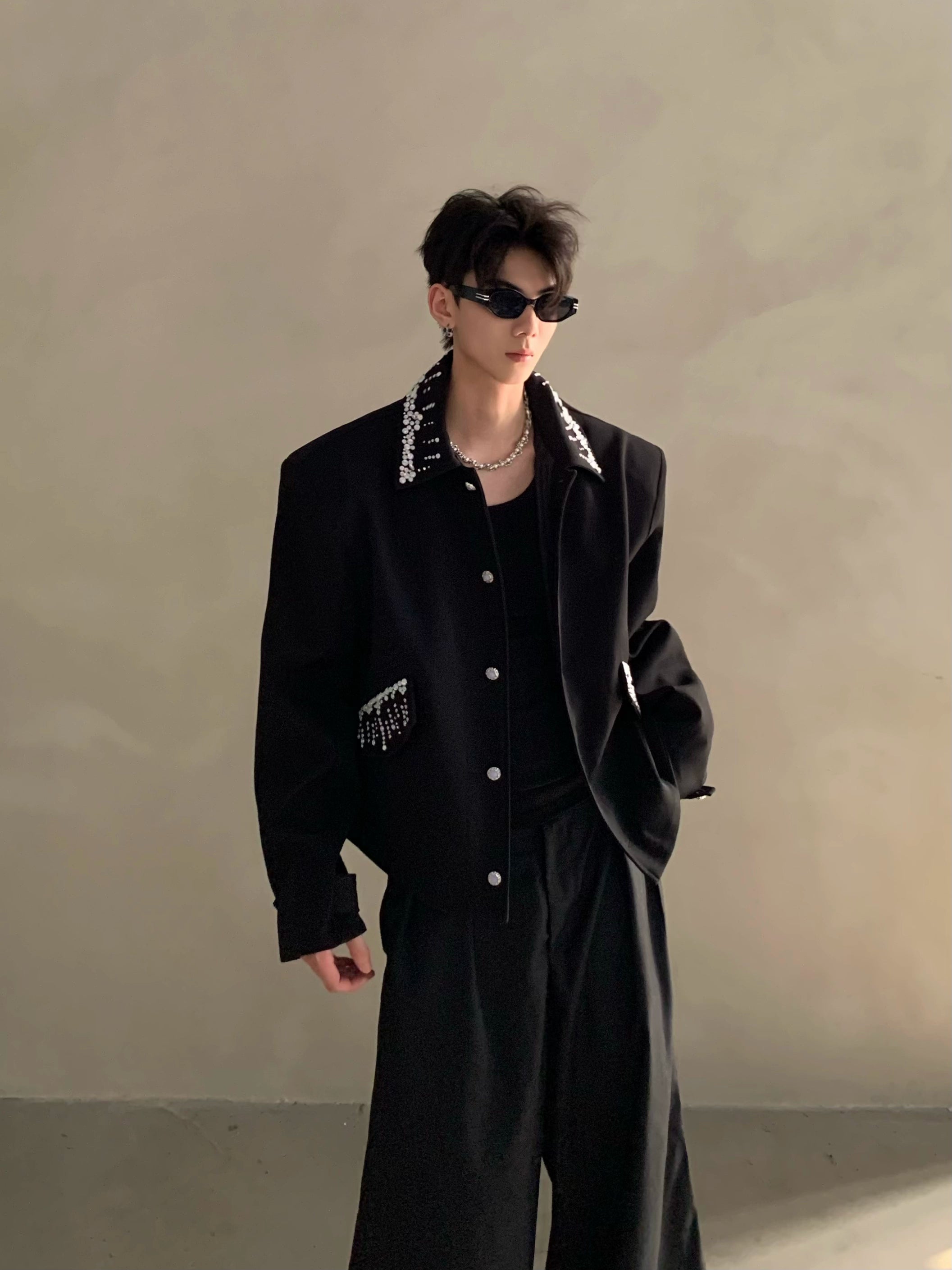 Niche high-end light luxury yuppie hand-sewn sequins shoulder pads short jacket men's ruffian handsome coat tide