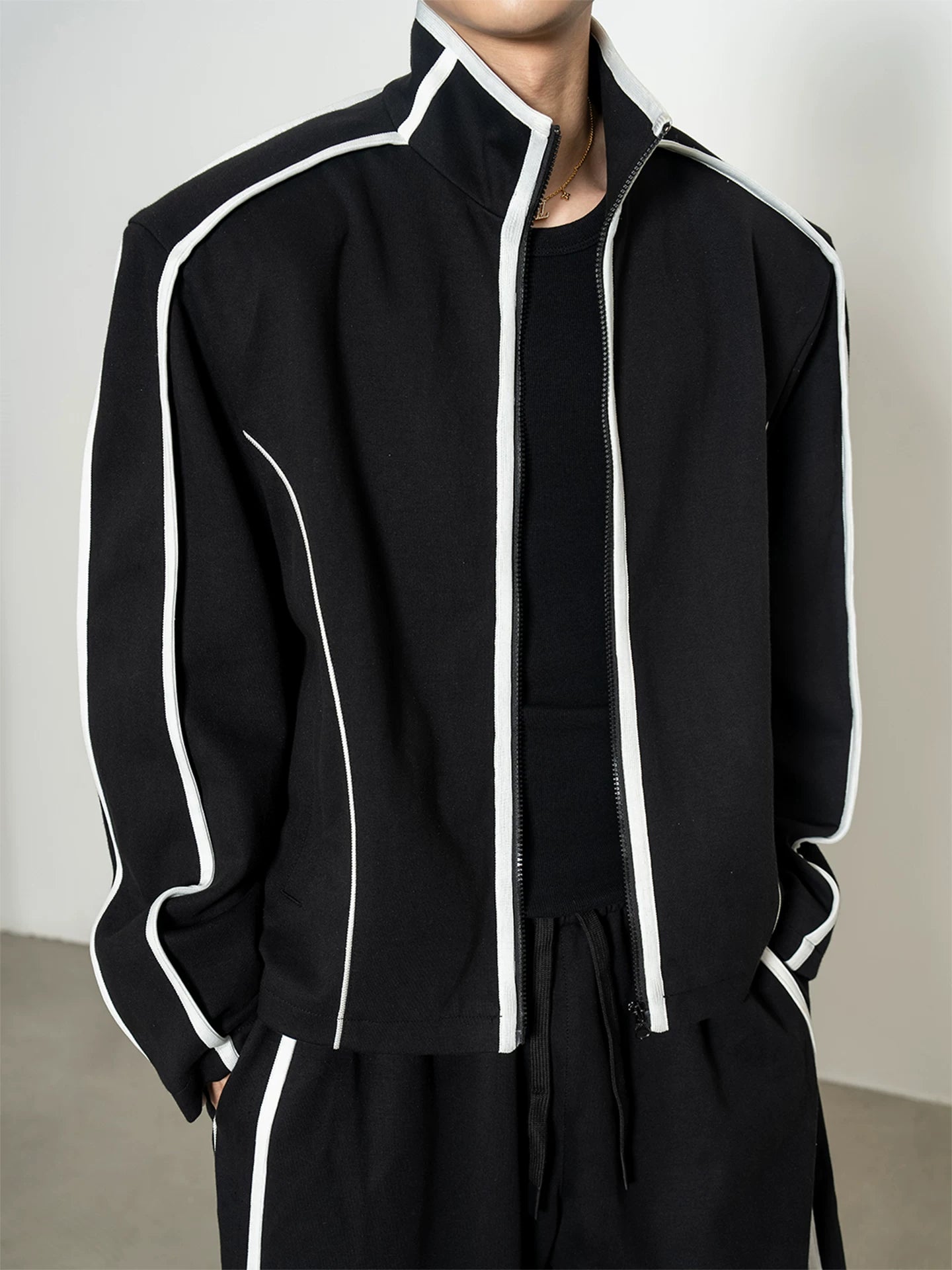 Contrast color webbing shoulder pads, wide shortoutwearloosestraight-legcasual pants sports suit