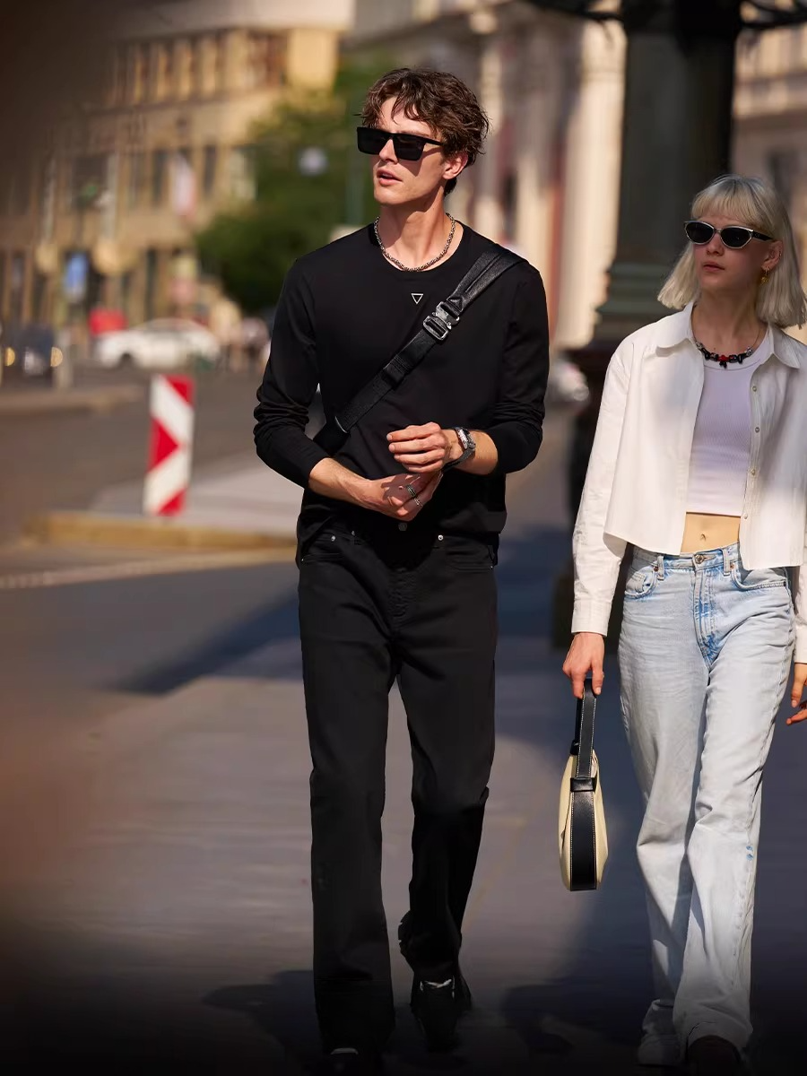 Long-sleeved T-shirt men's round neck triangular metal decoration WY034