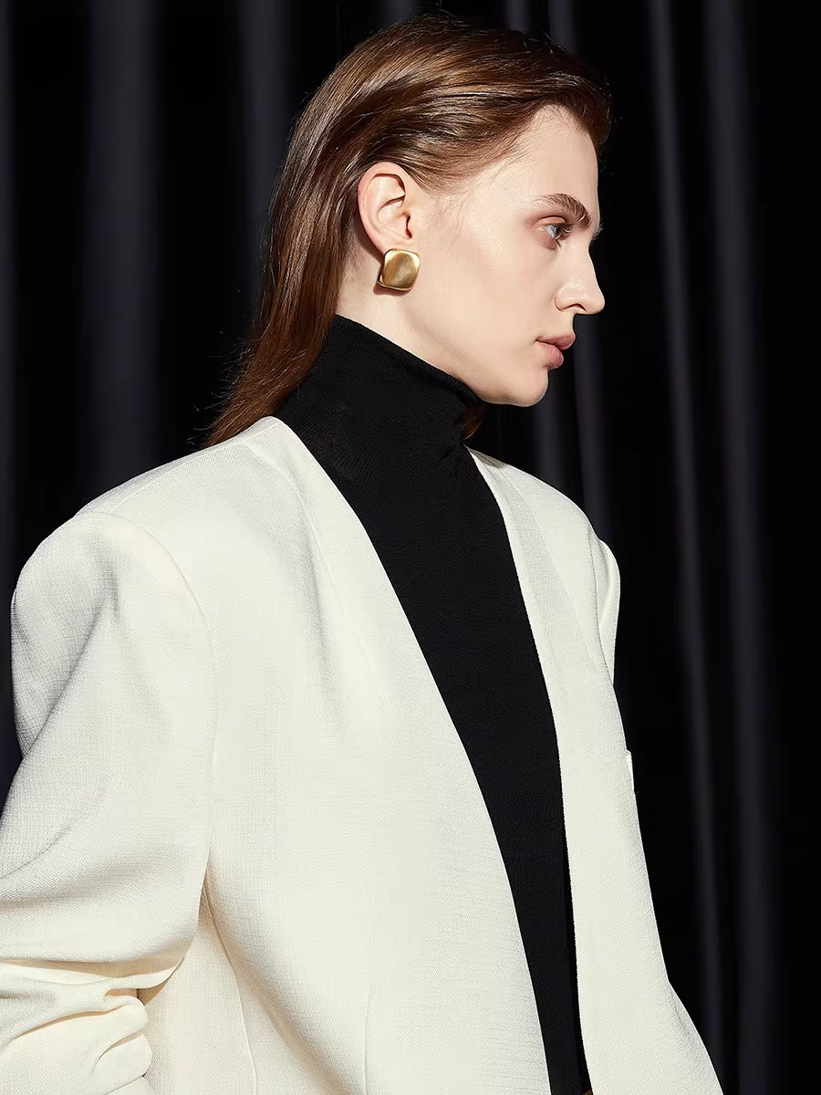 Gold earrings femininity stud earrings French retro exaggerated silver needle earrings WY025