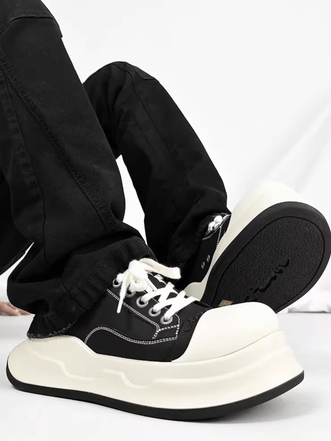 black and white round head shoes st2185