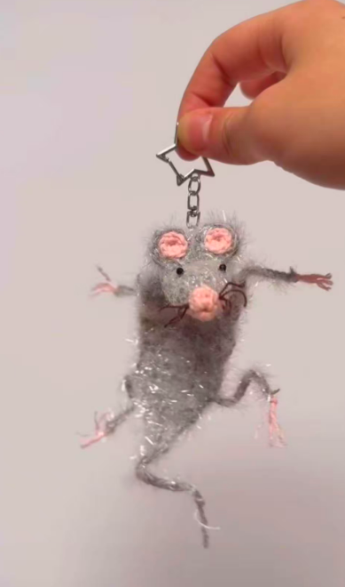 Crocheted mouse toy (silver thread yarn)