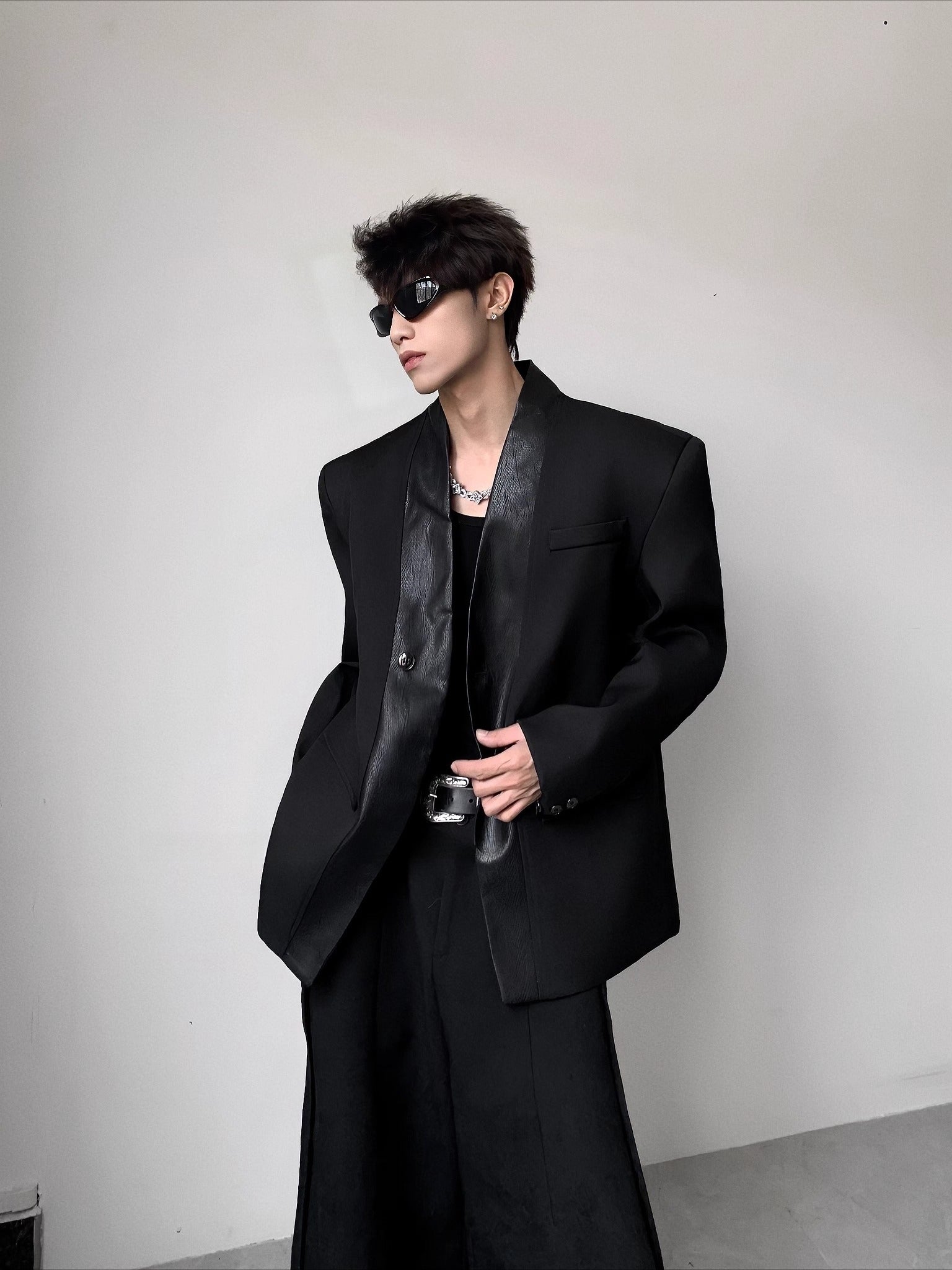 Light luxury leather design sense of extravagance v-neck shoulder padded blazer men's autumn high-end silhouette suit