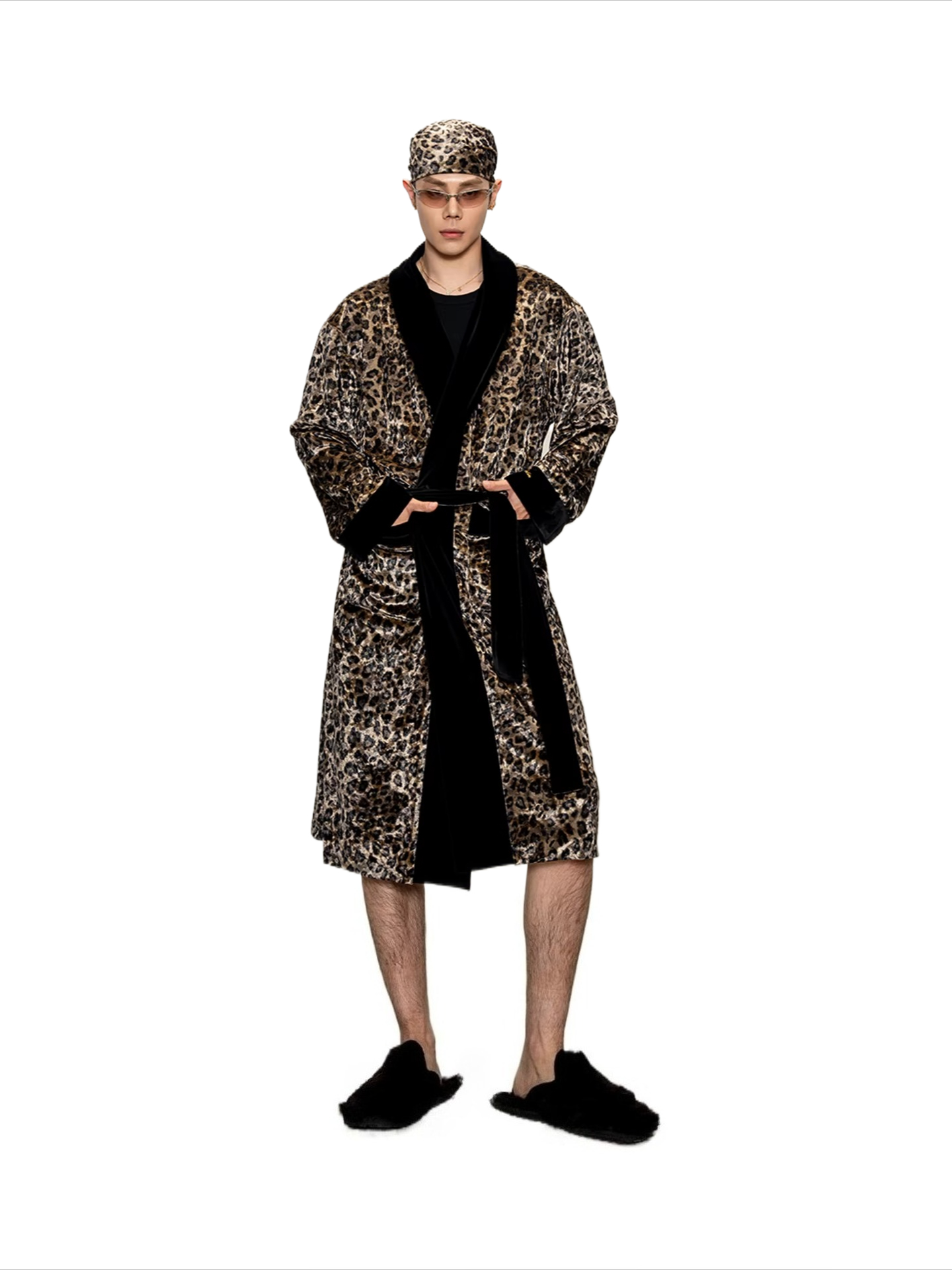 Luxury undercurrent: vintage-inspired, heavyweight velvet leopard print robe - comfortable loungewear & sleepwear