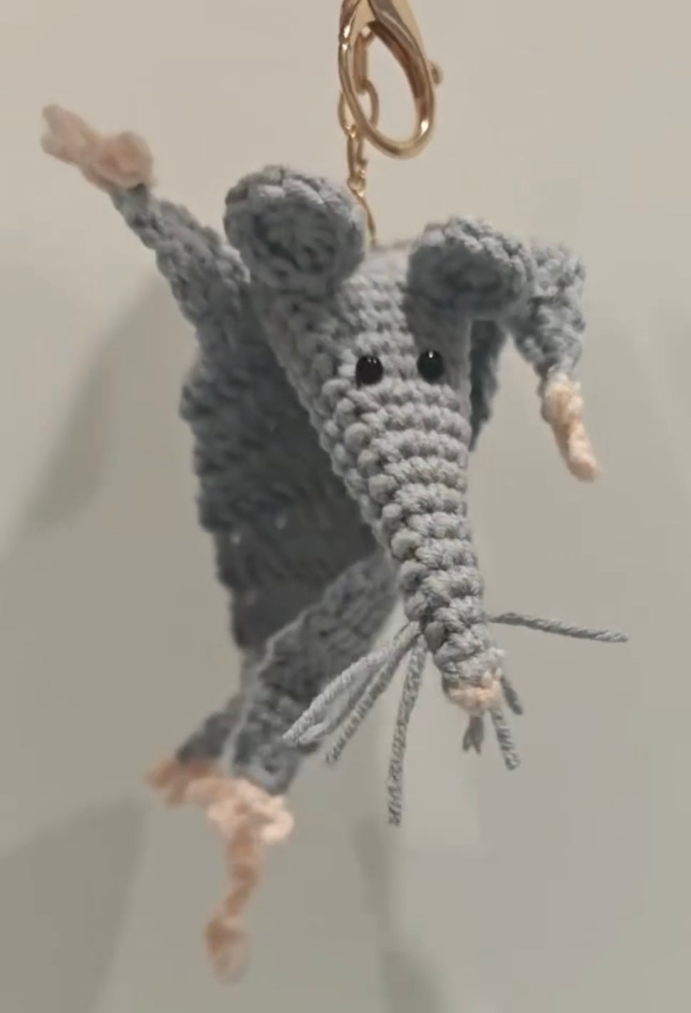 Gray mouse ordinary wool crochet pendant