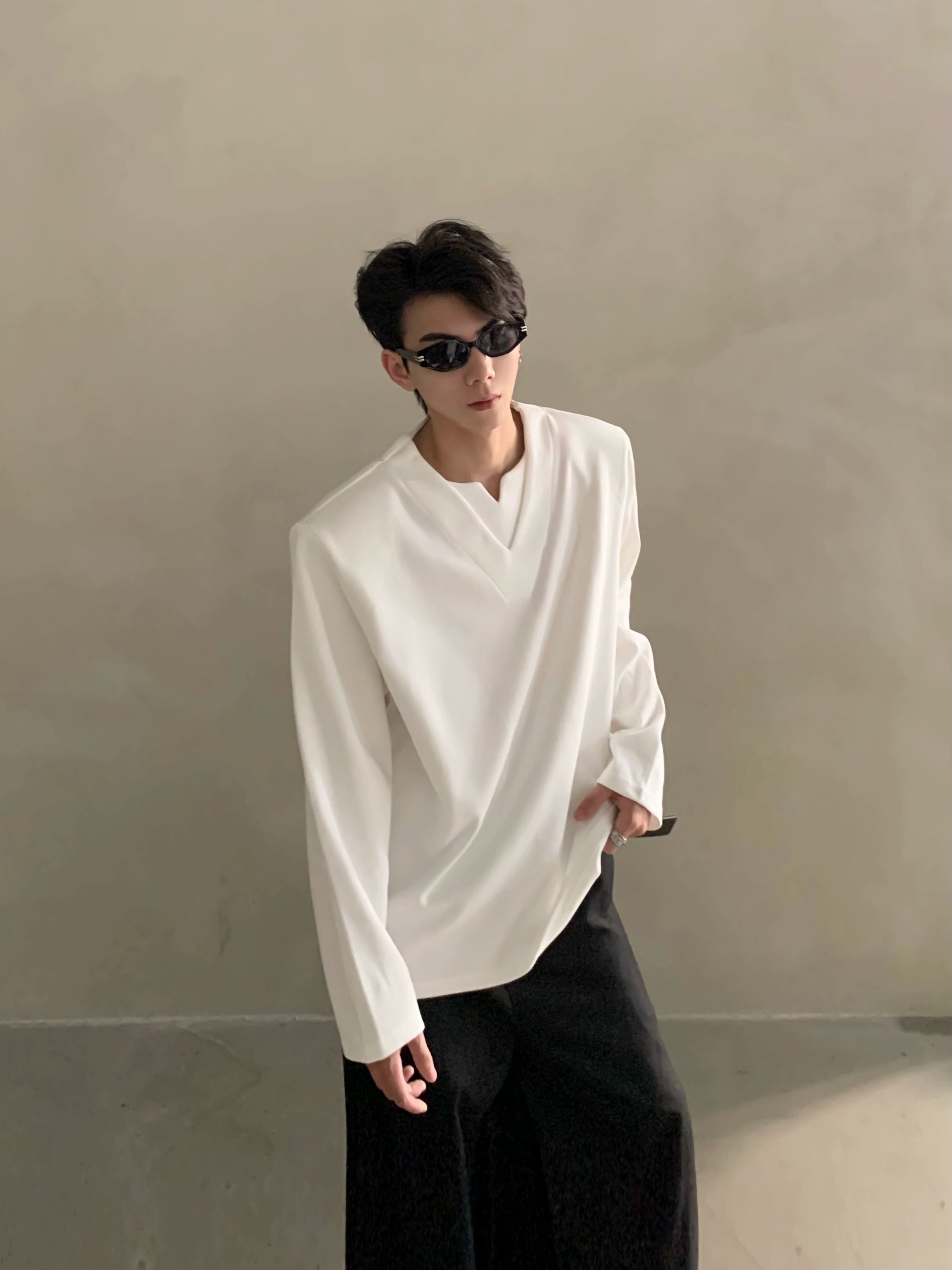 Autumn high-end sense niche design sense V-neck shoulder pads long-sleeved T-shirt men's versatile loose tide