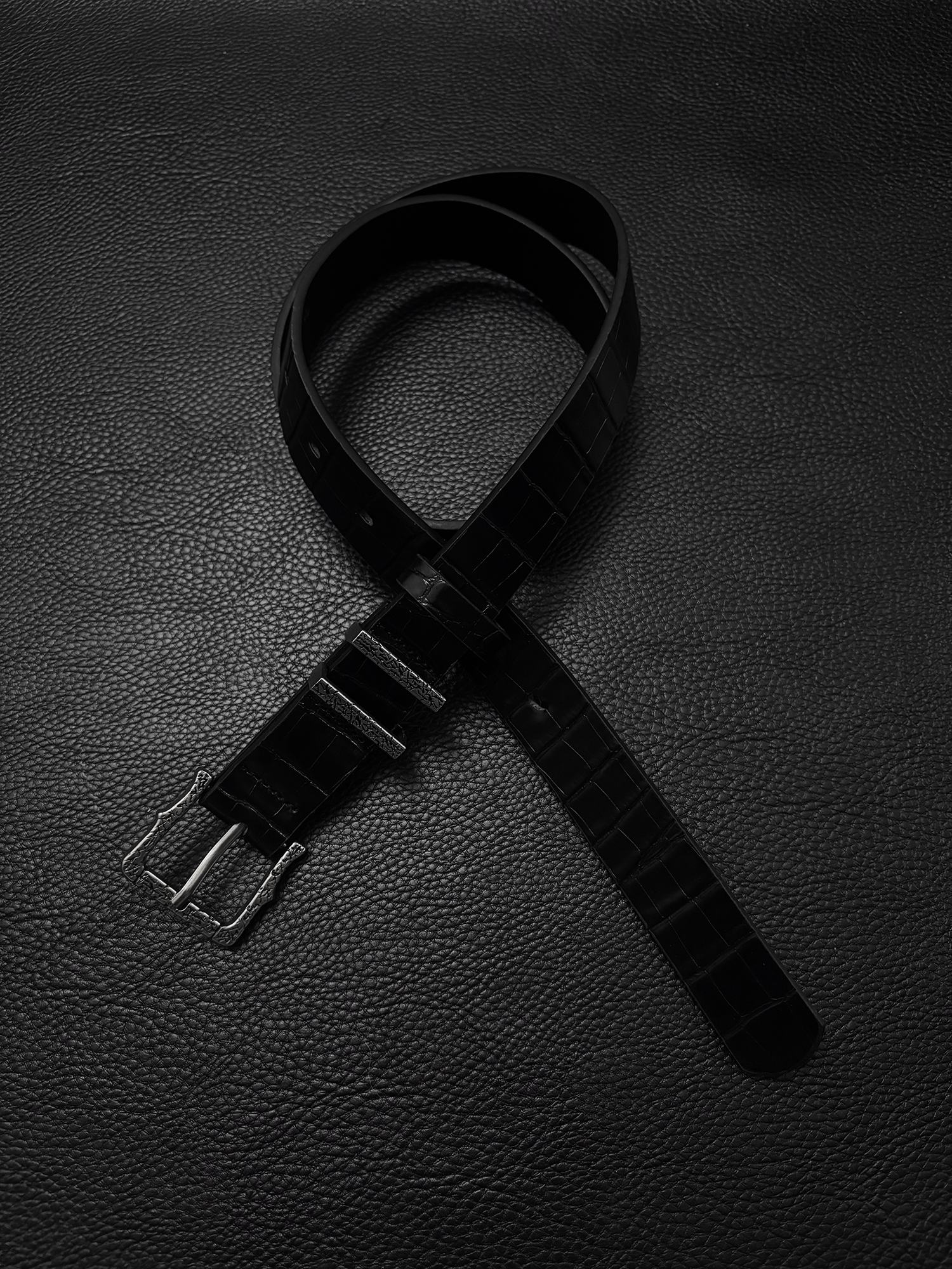 Niche black tree pattern design belt with distressed texture and versatile leather belt for men retro