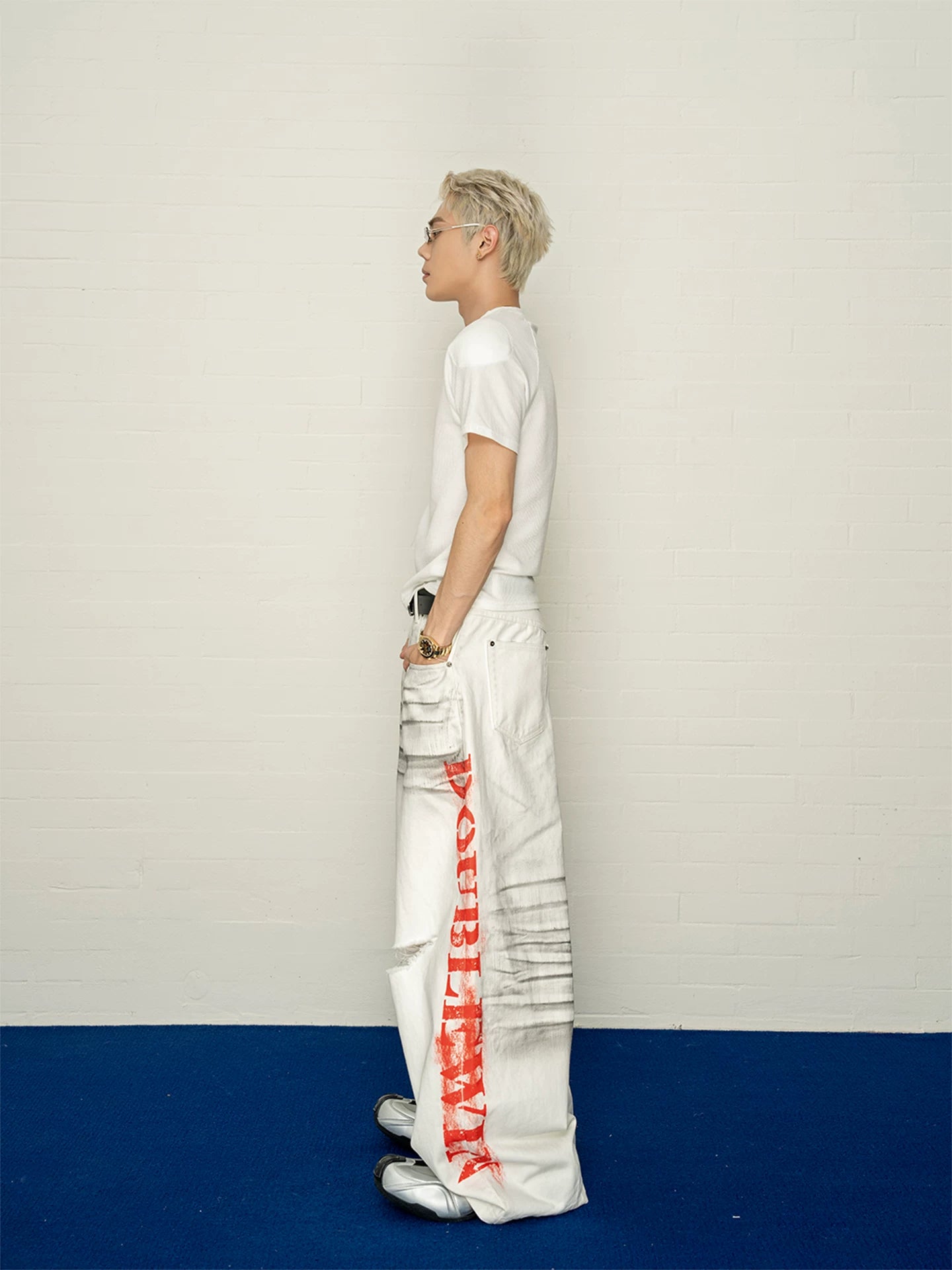 Distressed whisker brushed offset printed ripped whitejeans spring and summer casuallooseloose pants for men sinclub7660