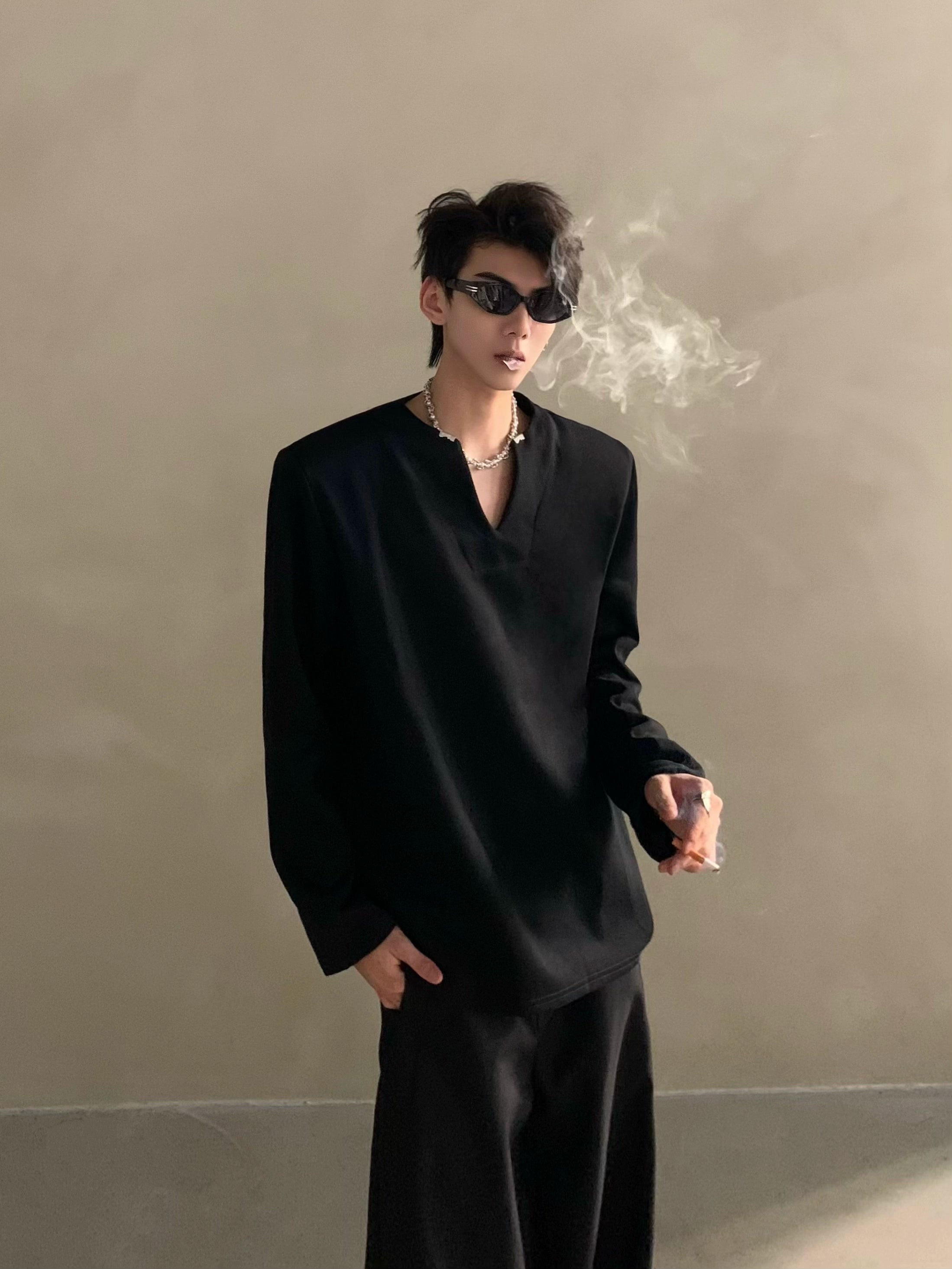 Autumn high-end V-neck metal decorative shoulder pads long-sleeved T-shirt men's ruffian handsome loose top