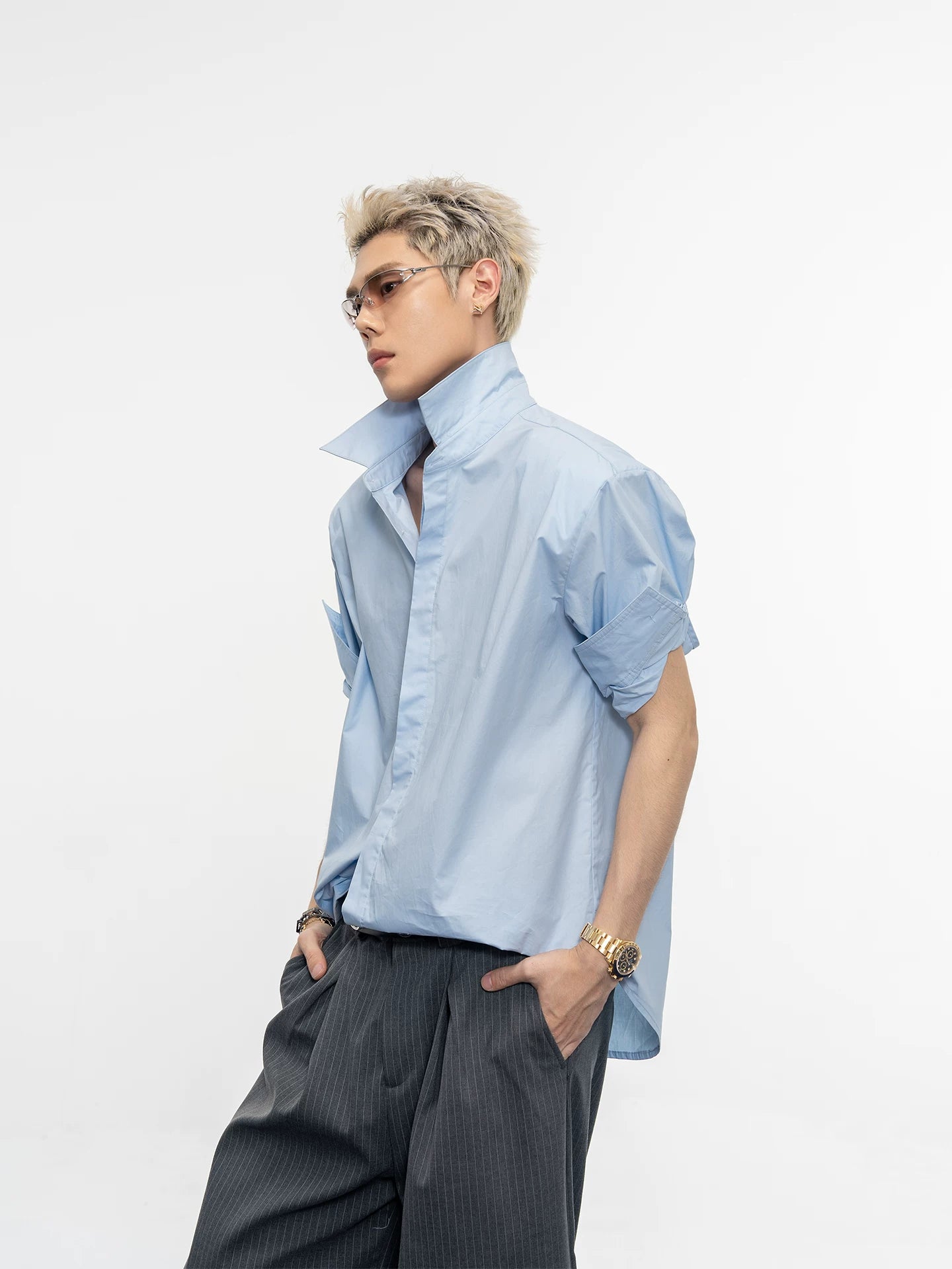 Roll-up sleeve structured short-sleeve shirt - versatile summer top for men, loose fit, commute-friendly, with shoulder pads sinclub9051