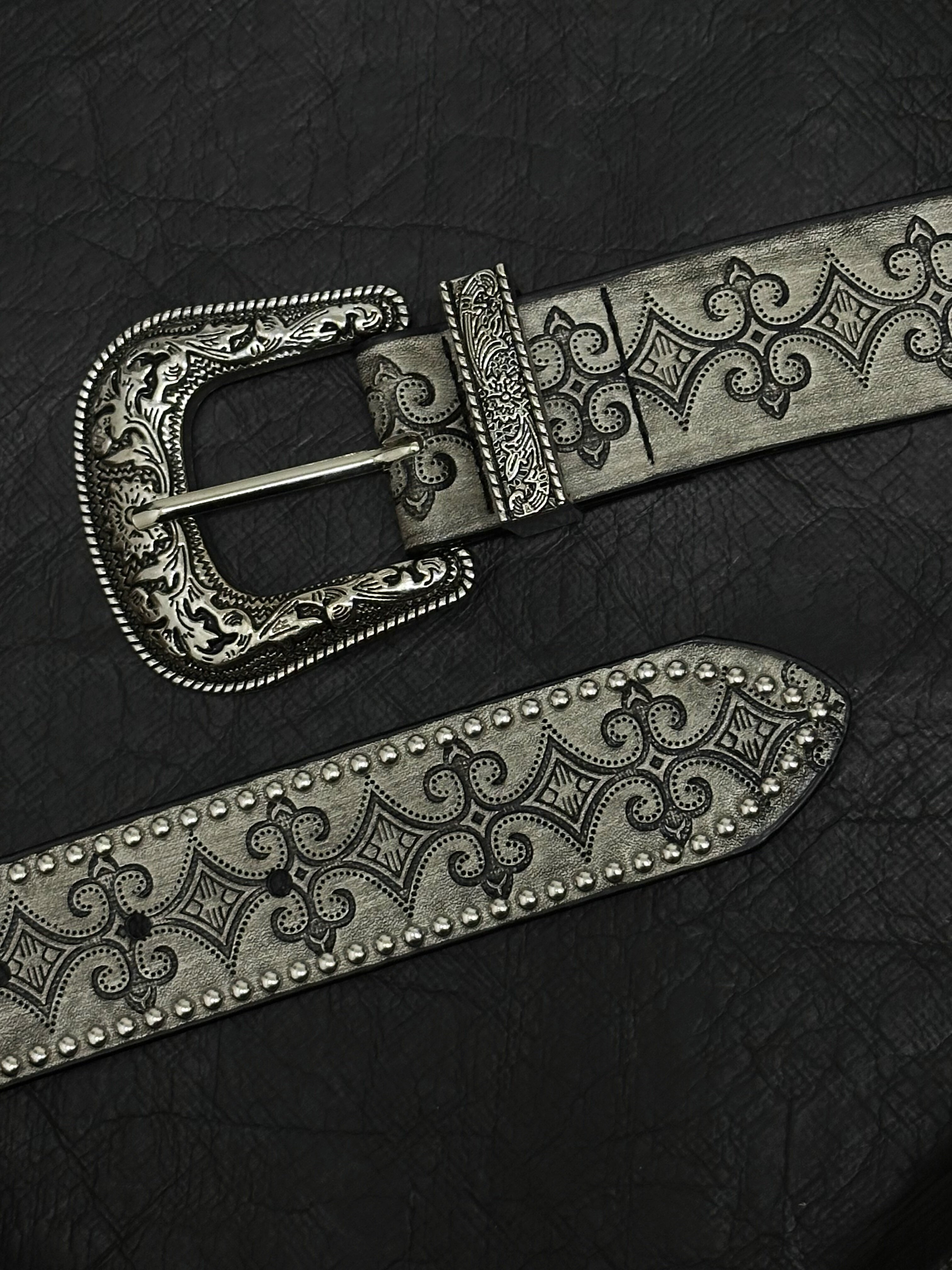 Niche style design totem rivet embossed belt casualy2k style men's and women's belt