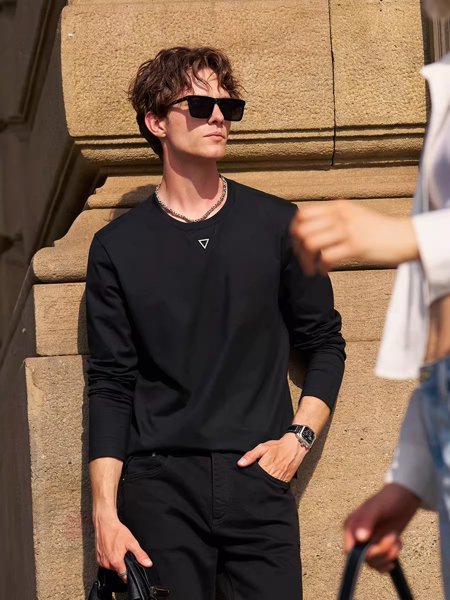 Long-sleeved T-shirt men's round neck triangular metal decoration WY034